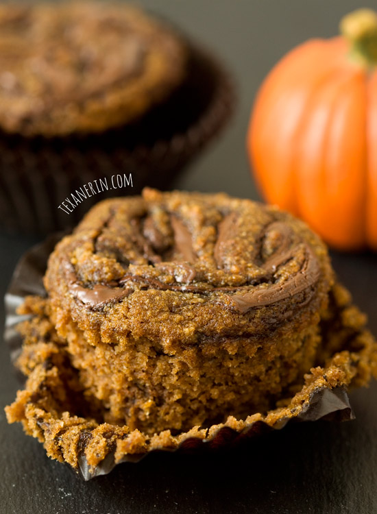 Quick and easy pumpkin spice latte Nutella muffins! (grain-free, dairy-free) | texanerin.com